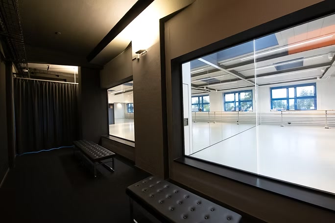 Blick von der Lounge in den Saal