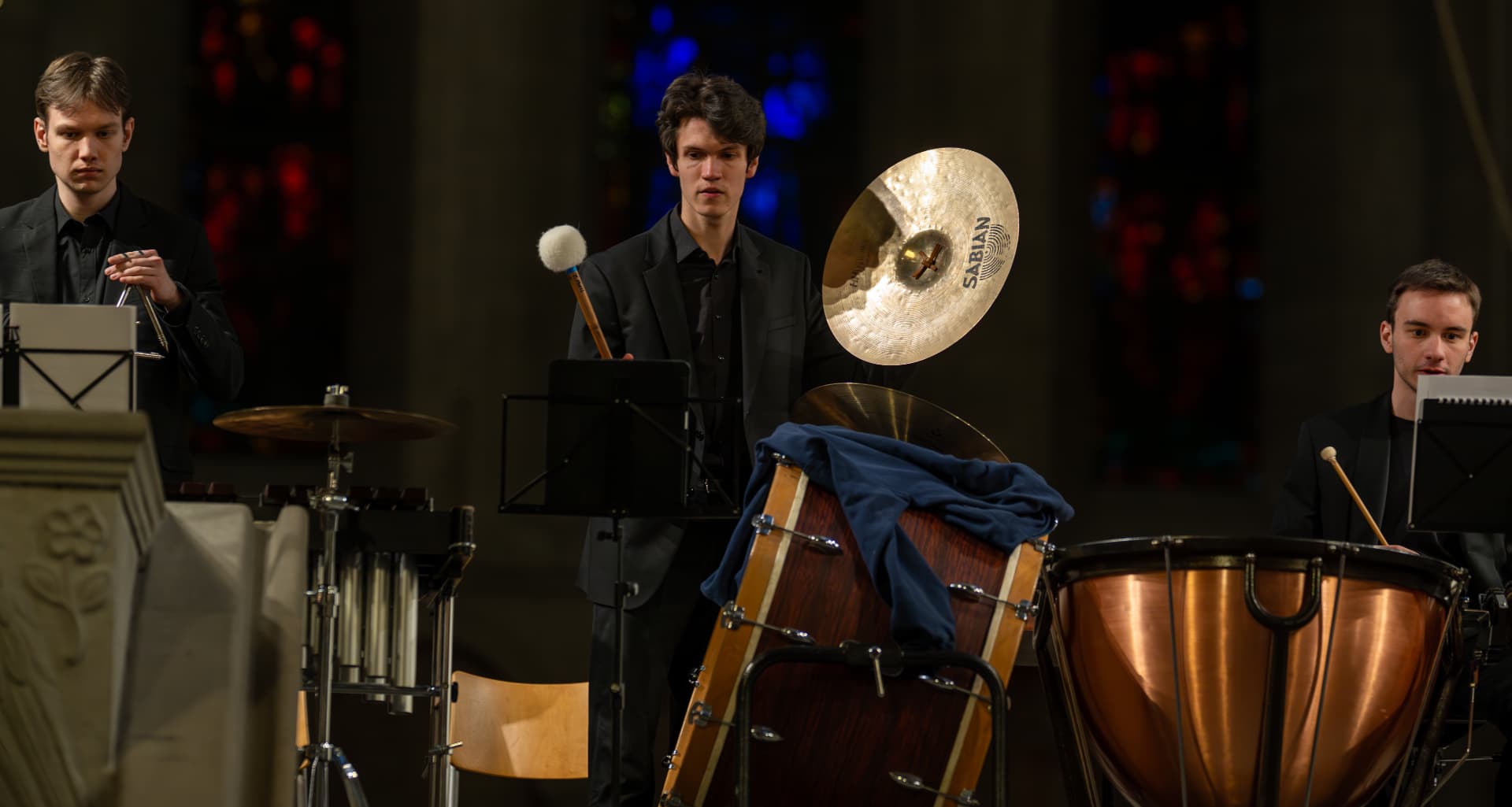 Schlagwerk und Pauken des Empyrean Orchestra im Kirchenkonzert